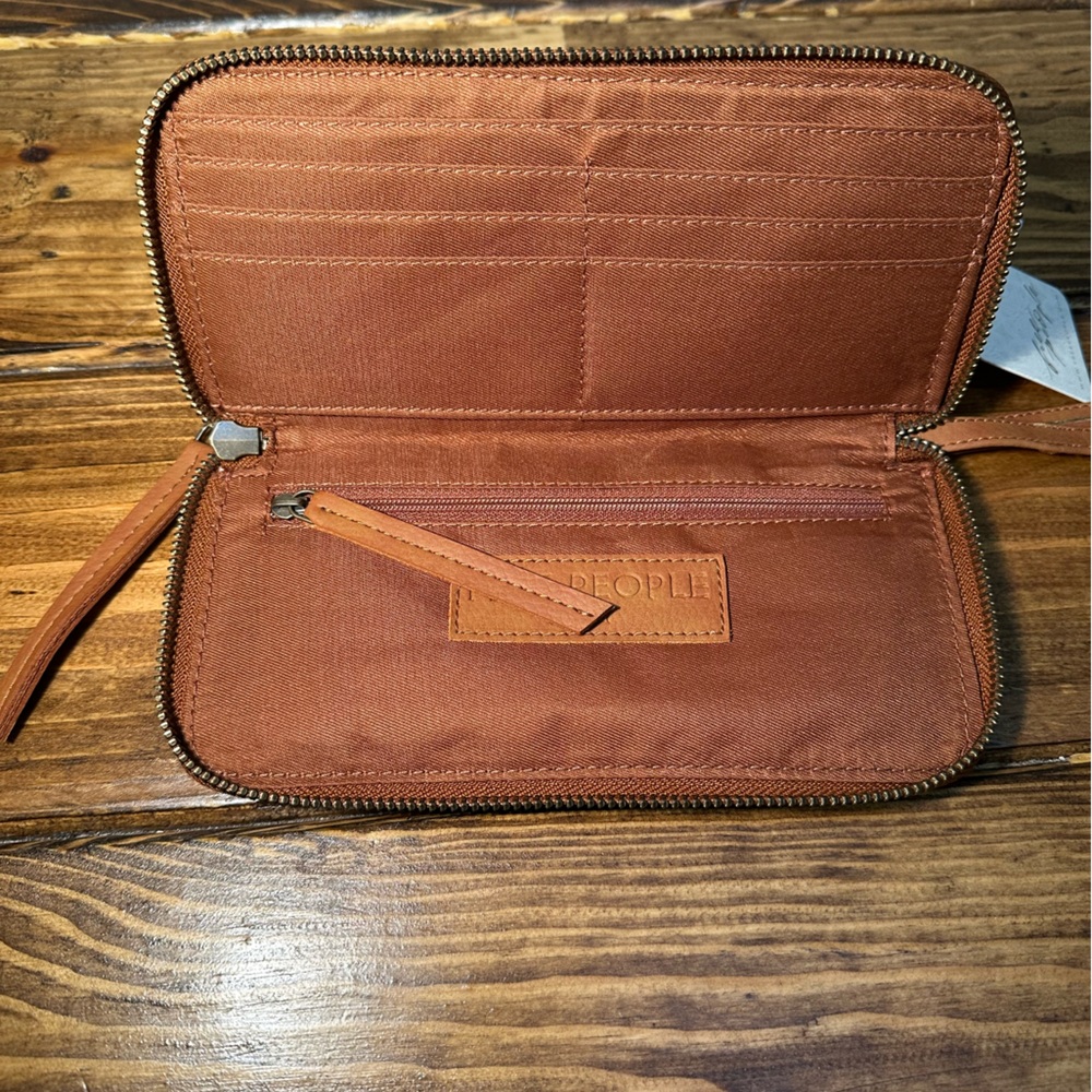 NWT Free People Wallet Brown Distressed Vegan Wristlet Strap Zip Closer Clutch - Picture 2 of 7
